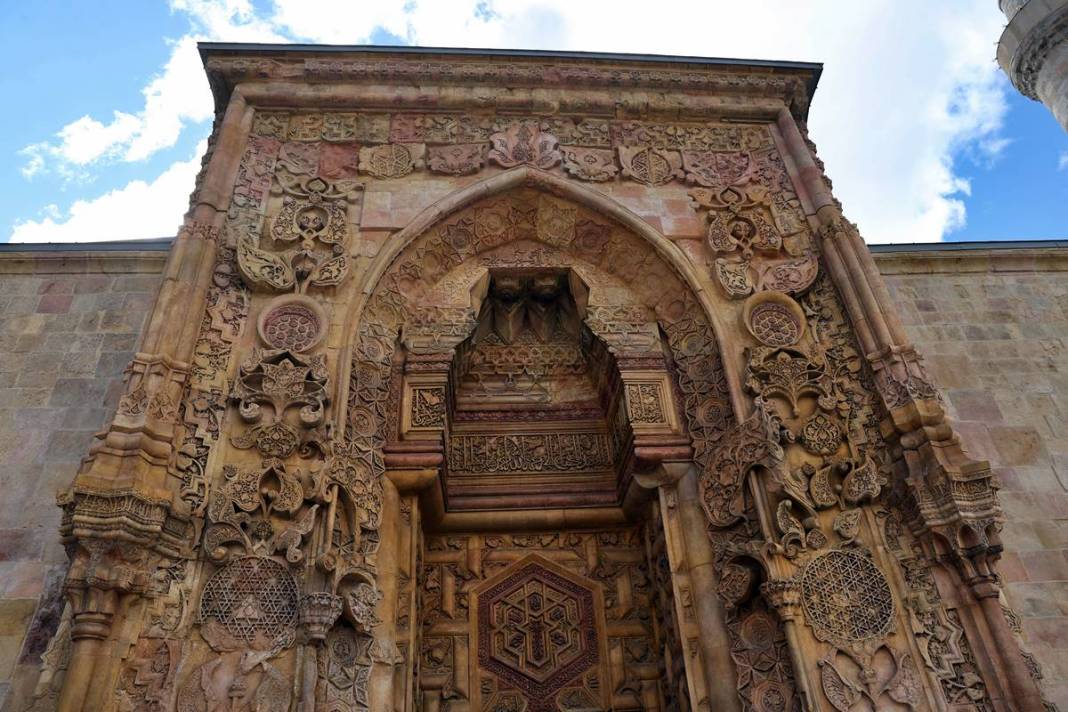 Bir dönemin akıl hastanesiydi: Ziyaretçi akını yaşanıyor! Aynı zamanda ibadethane, 9 yıllık restorasyon sona erdi 10